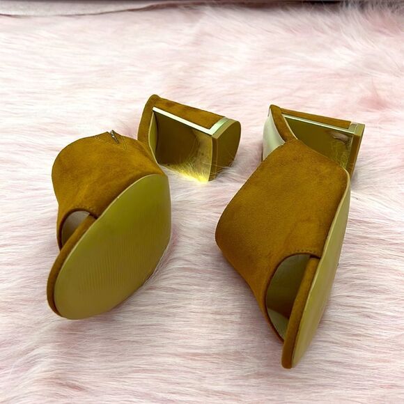 Halston Vegan suede dress sandal gold detail cognac color - Picture 8 of 10